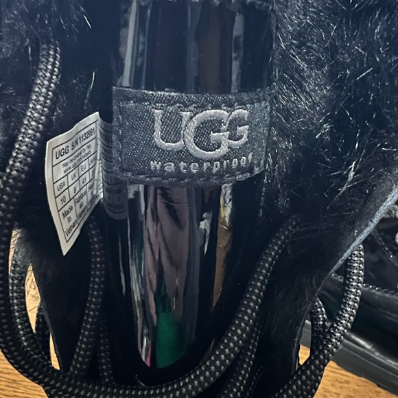 UGG Women's Adirondack Patent Boot-Size 10 - Picture 5 of 11